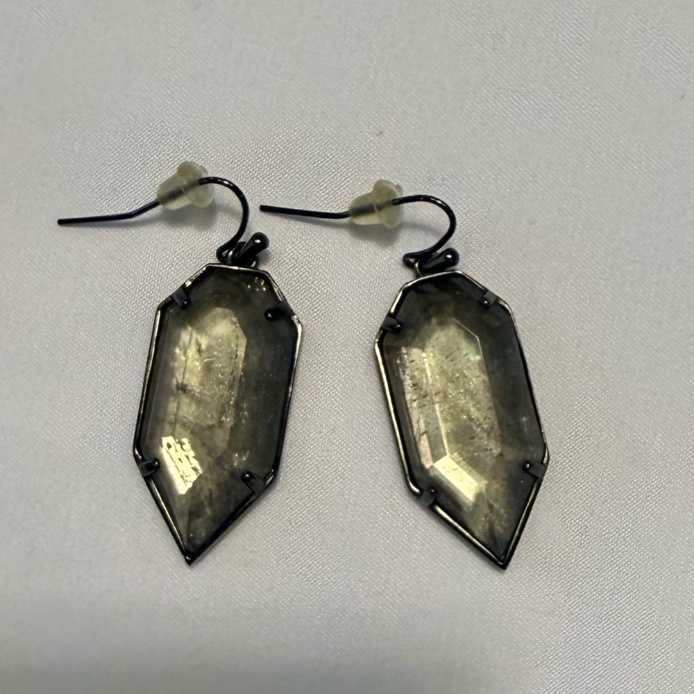 Kendra Scott Palmer 1.5” drop earrings in mirror rock crystals/gunmetal - Picture 2 of 9